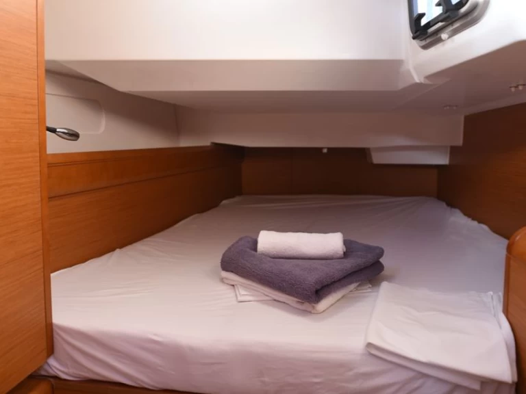 Boat rental Jeanneau Sun Odyssey 419 in Volos on Samboat