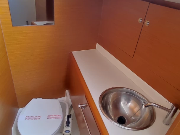 Sailboat for rent Volos at the best price