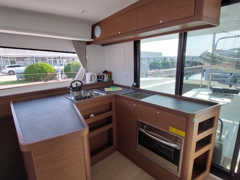 Catamaran rental in Sukošan - Lagoon Lagoon 42