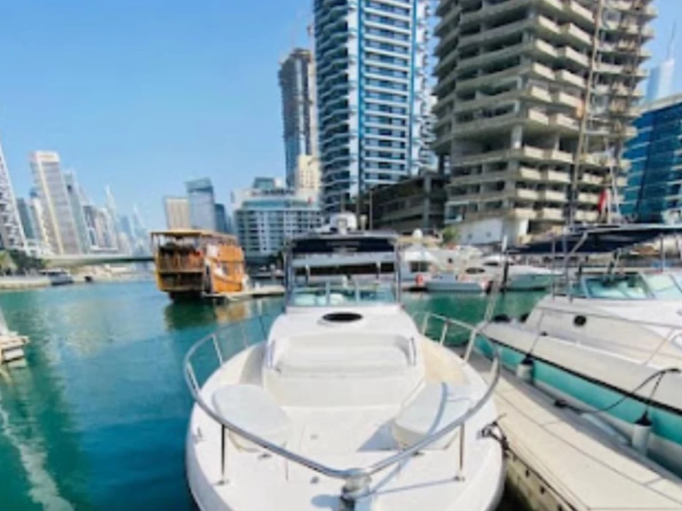 Motorboat rental with or without captain Gulf Craft - Majesty Yachts Dubai Marina