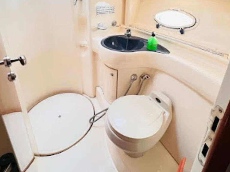 Azimut Azimut 45 in Dubai Marina on SamBoat