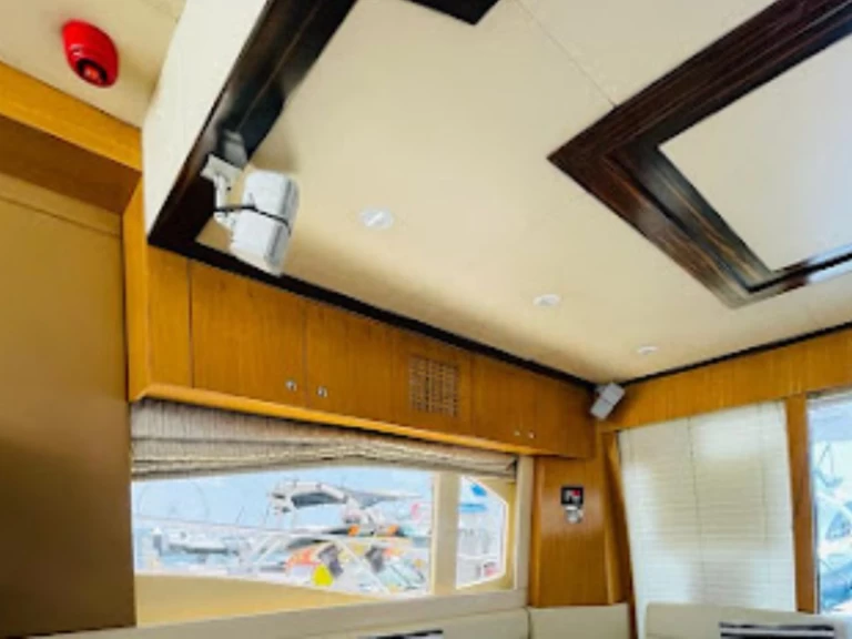 Azimut Azimut 46 Fly charter bareboat or captained in  Dubai Marina