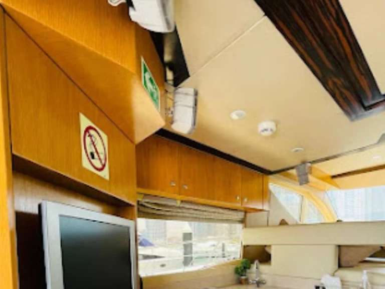 Azimut Azimut 46 Fly in Dubai Marina on SamBoat