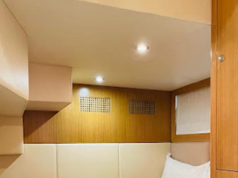 Rent a Azimut Azimut 46 Fly Dubai Marina