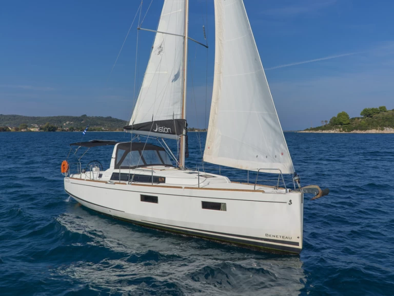 Sailboat rental in Lefkáda - Bénéteau Oceanis 38.1