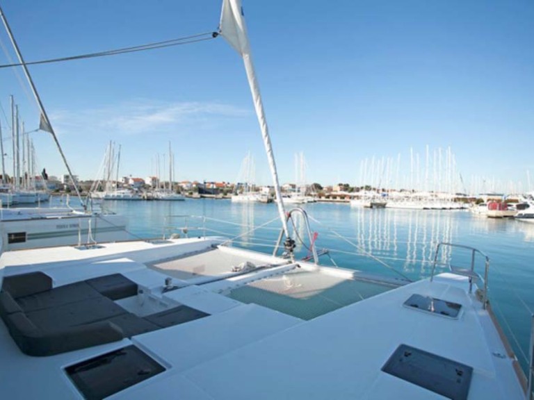 Catamaran rental in Sant Antoni de Portmany - Lagoon Lagoon 52 F