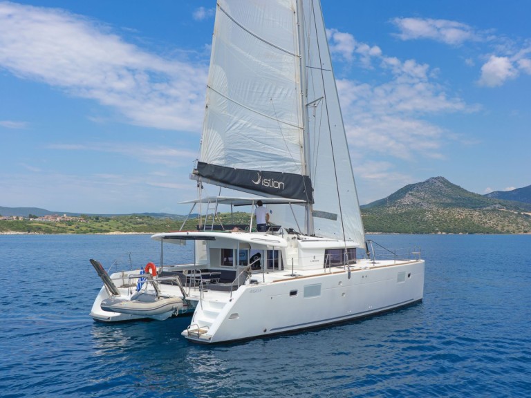 Catamaran for rent Lefkáda at the best price