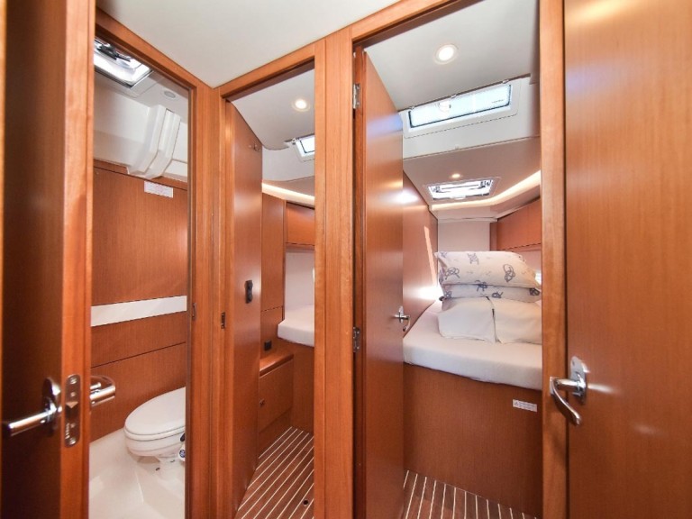 Boat rental Bavaria Cruiser 45 in Sukošan on Samboat