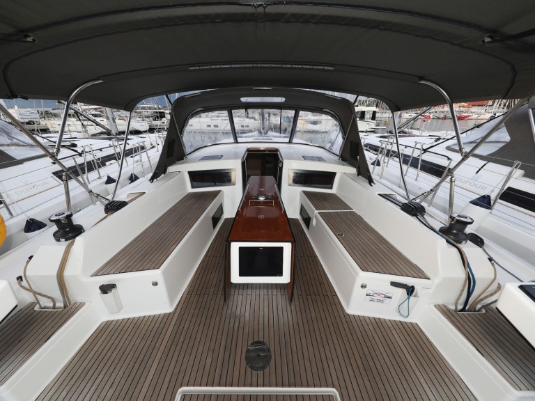 Boat rental Dufour Dufour 470 in Biograd na Moru on Samboat