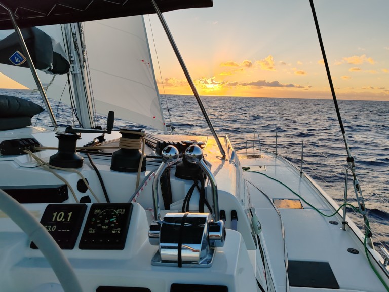 Catamaran for rent Saint-Mandrier-sur-Mer at the best price