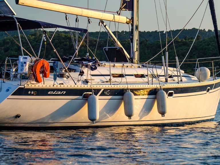 Sailboat rental in Sithonia - Elan Elan 45