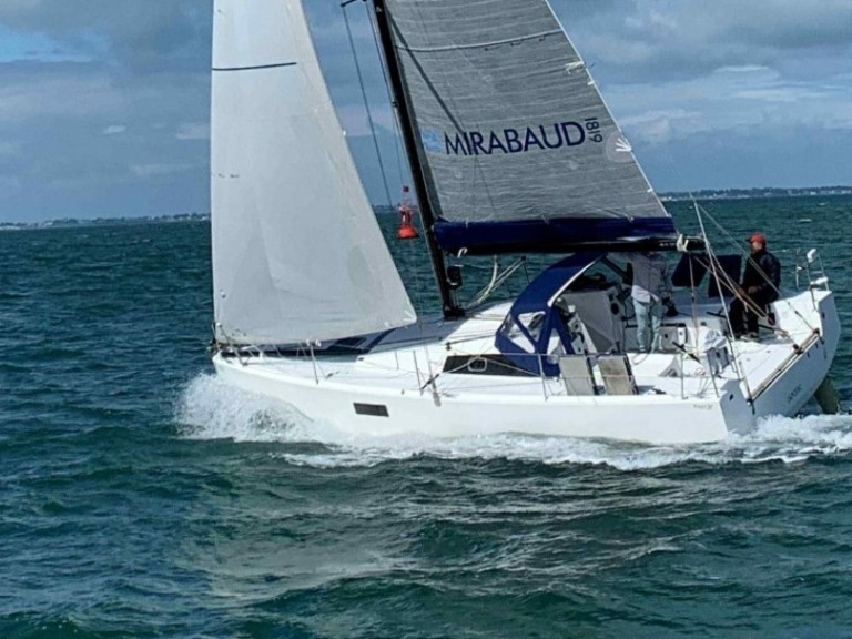 Sailboat rental in La Trinité-sur-Mer - Bavaria Pogo 30