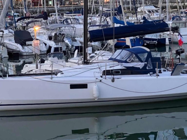 Boat rental Bavaria Pogo 30 in La Trinité-sur-Mer on Samboat