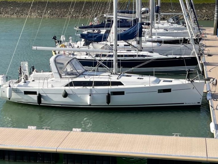 Rent a Bénéteau Oceanis 411 Kromme Hoek