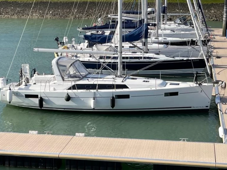 Rent a Bénéteau Oceanis 411 Kromme Hoek