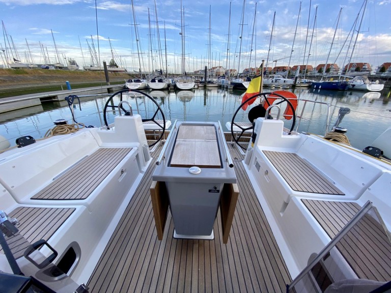 Sailboat rental in Kromme Hoek - Bénéteau Oceanis 411