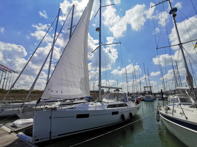 Sailboat rental with or without captain Bénéteau Kromme Hoek