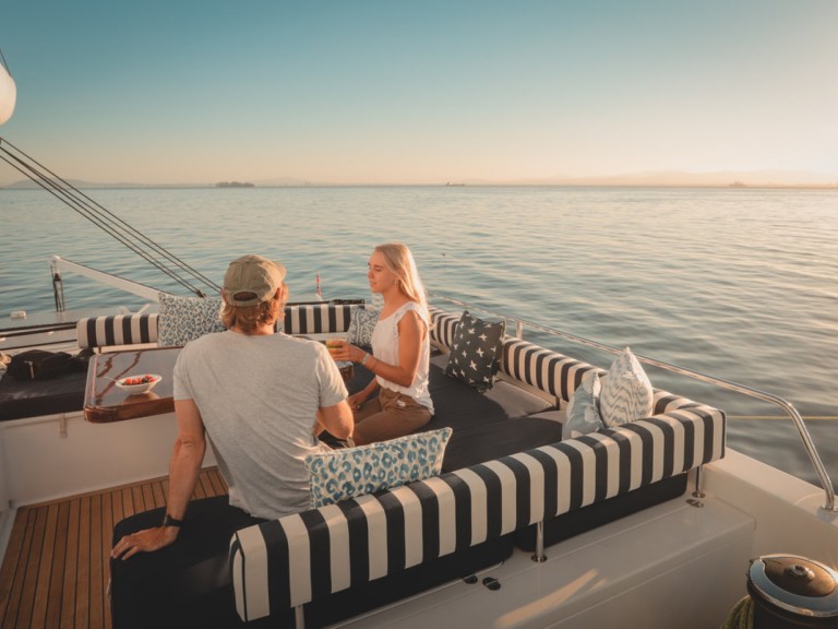 Two Oceans Marine Balance 760 in Palaio Faliro on SamBoat