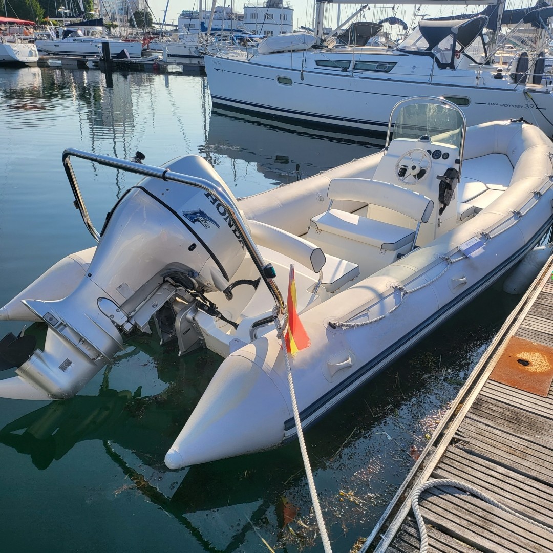 Rent a RIB Bombard Explorer 640 SB in Puerto de Vigo (Pulpito) | SamBoat
