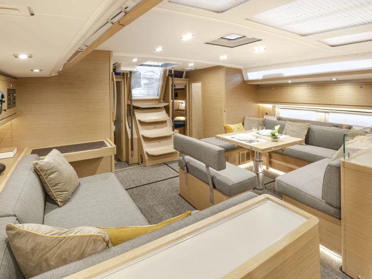 Yacht charter Saint-Mandrier-sur-Mer cheap Dufour 530