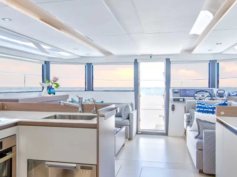 Motorboat rental in Nassau - Leopard Leopard 46 Powercat