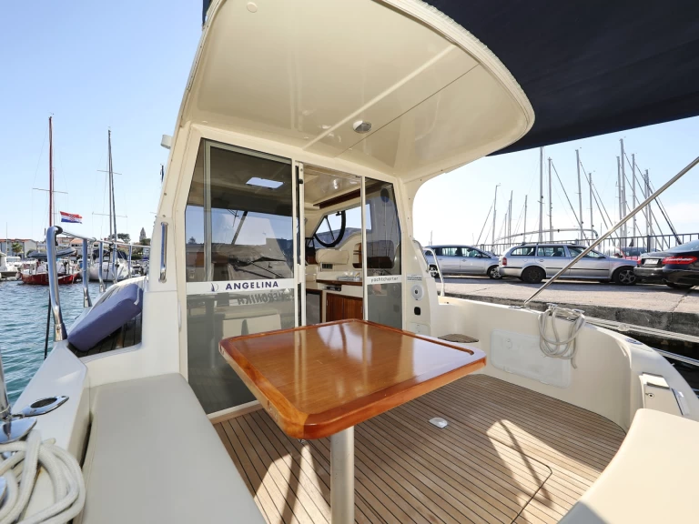 Boat rental Sas Vektor Vektor 950 in Biograd na Moru on Samboat