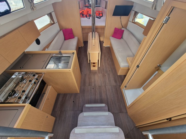 Sailboat rental with or without captain Bénéteau La Trinité-sur-Mer