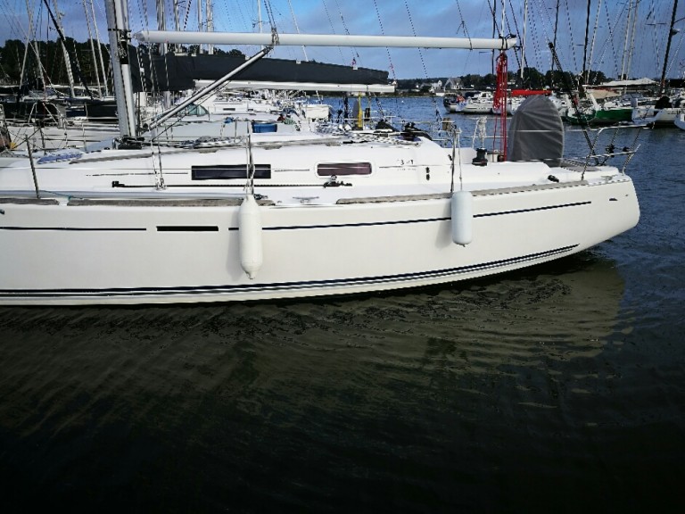 Sailboat rental in La Rochelle - Dufour Dufour 34