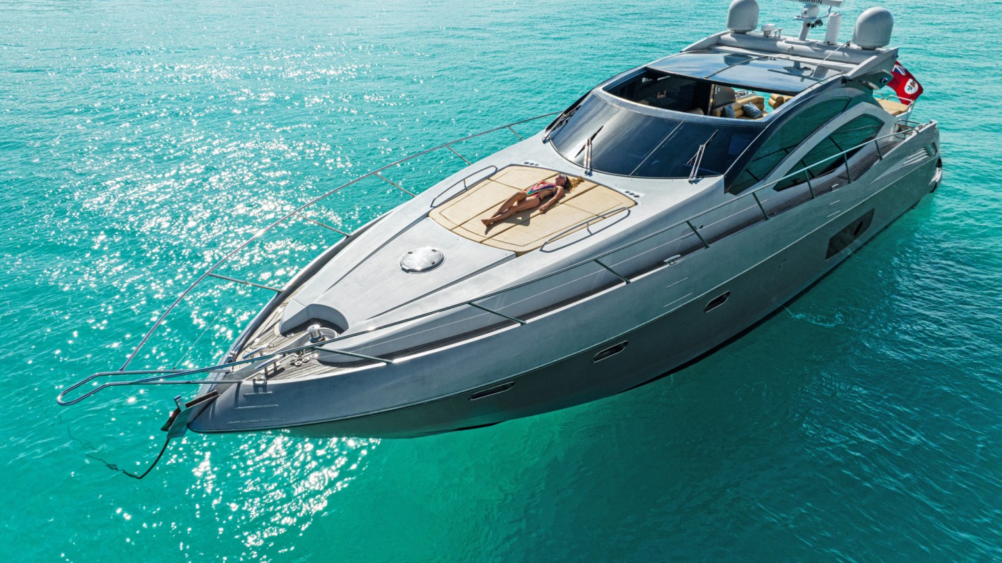 Rent a Luxury Yacht Sunseeker Predator 64 in Nassau (Magic Life