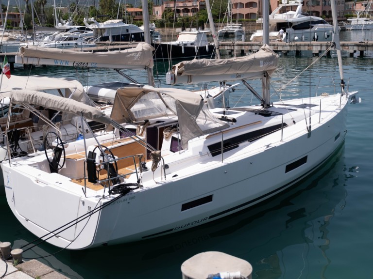 Sailboat for rent Furnari at the best price