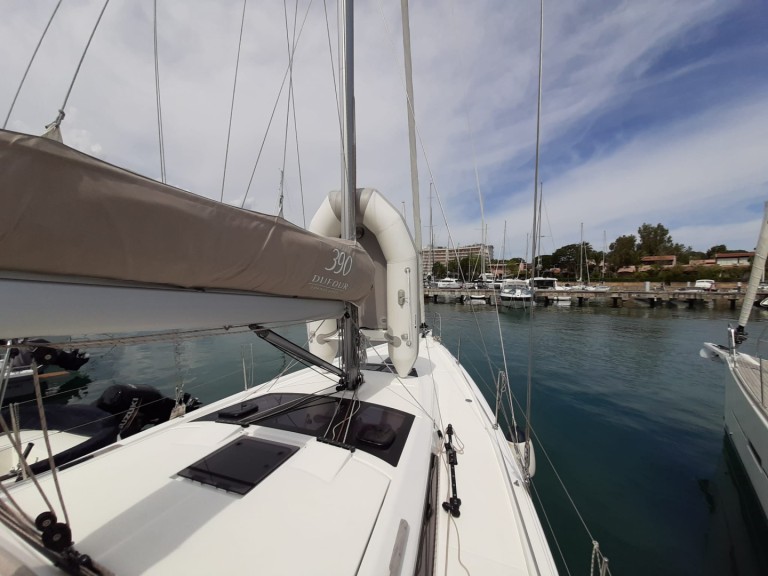 Sailboat rental in Furnari - Dufour Dufour 390 Grand Large