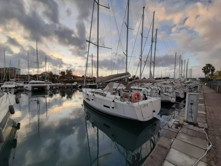 Sailboat rental in Furnari - Dufour Dufour 430 Grand Large