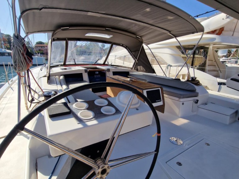 Dufour Dufour 530 in Furnari on SamBoat