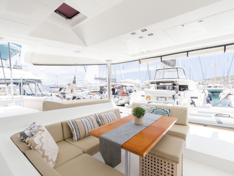 Catamaran rental in Lávrio - Lagoon Lagoon 52