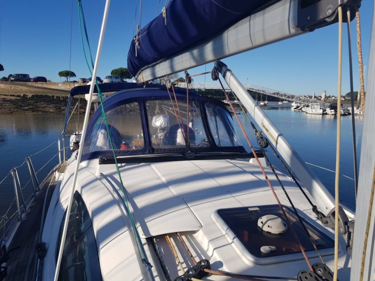 Rent a Jeanneau Sun Odyssey 42 DS Larmor-Plage