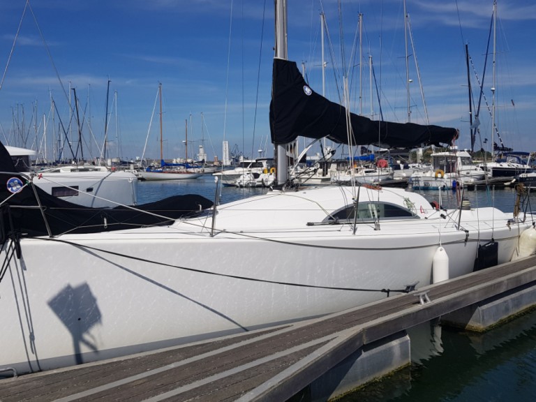 Yacht charter Larmor-Plage cheap ARCHAMBAULT 32