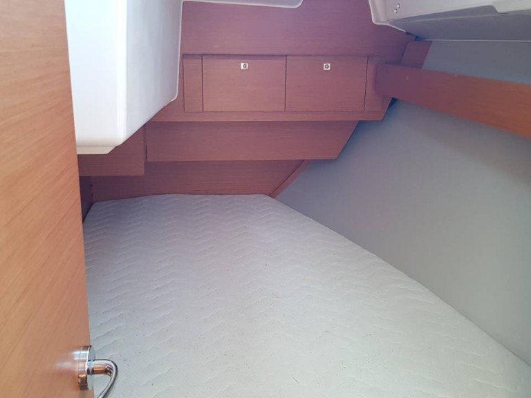 Bareboat Rental Sailboat Dufour with a boat licence