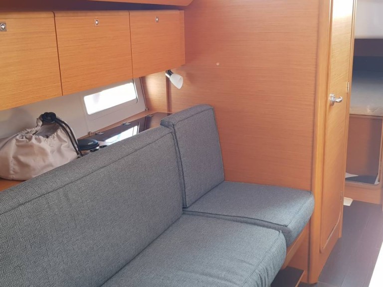 Sailboat for rent Larmor-Plage at the best price