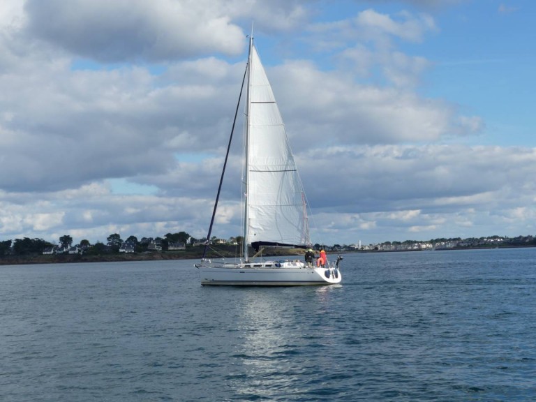 Sailboat rental in Larmor-Plage - Dufour Dufour 40