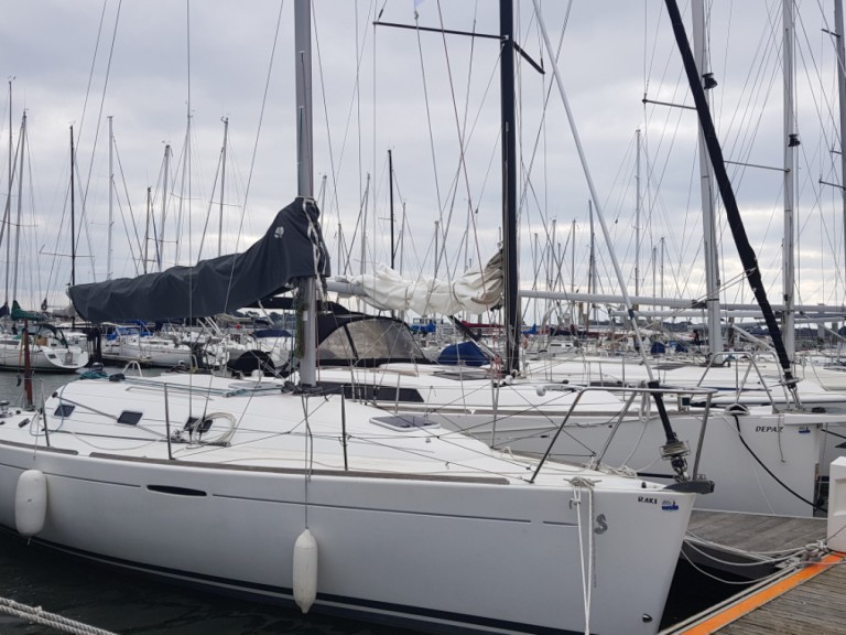 Boat rental Bénéteau First 31.7 in Larmor-Plage on Samboat