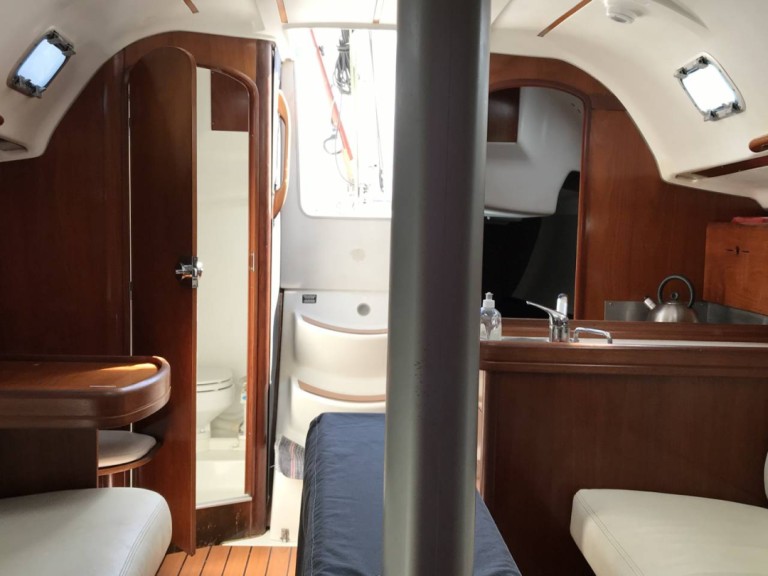 Bareboat Rental Sailboat Bénéteau with a boat licence