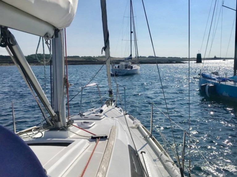 Bénéteau Oceanis 31 in Larmor-Plage on SamBoat