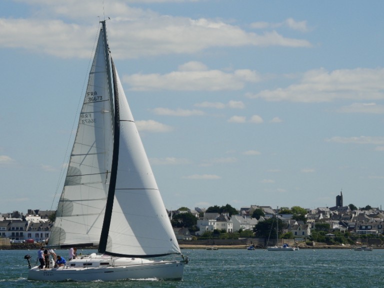 Sailboat rental in Larmor-Plage - Bénéteau First 36.7