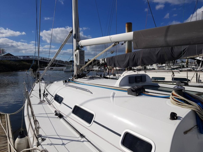 Sailboat for rent Larmor-Plage at the best price