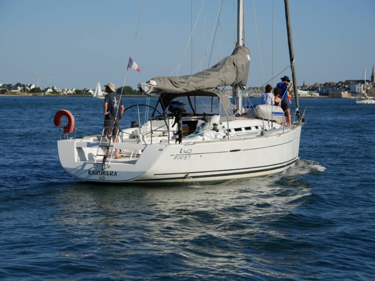 Yacht charter Larmor-Plage cheap First 40