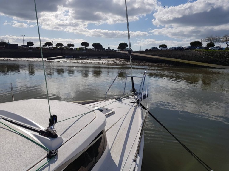 idb marine Mojito 888 charter bareboat or skippered in  Larmor-Plage