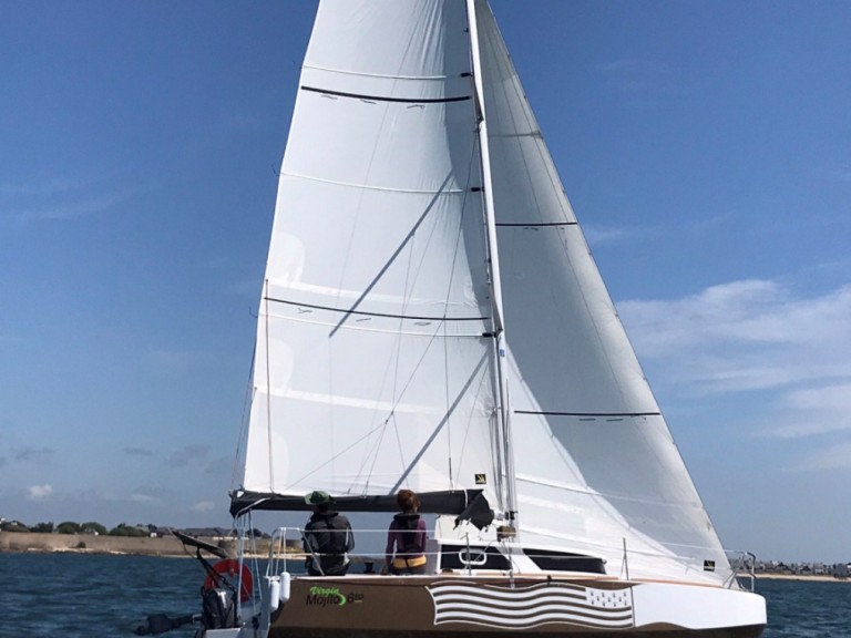 Sailboat for rent Larmor-Plage at the best price