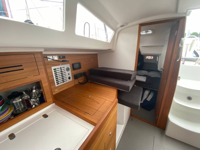 Boat rental Jpk JPK 39 FC in Larmor-Plage on Samboat