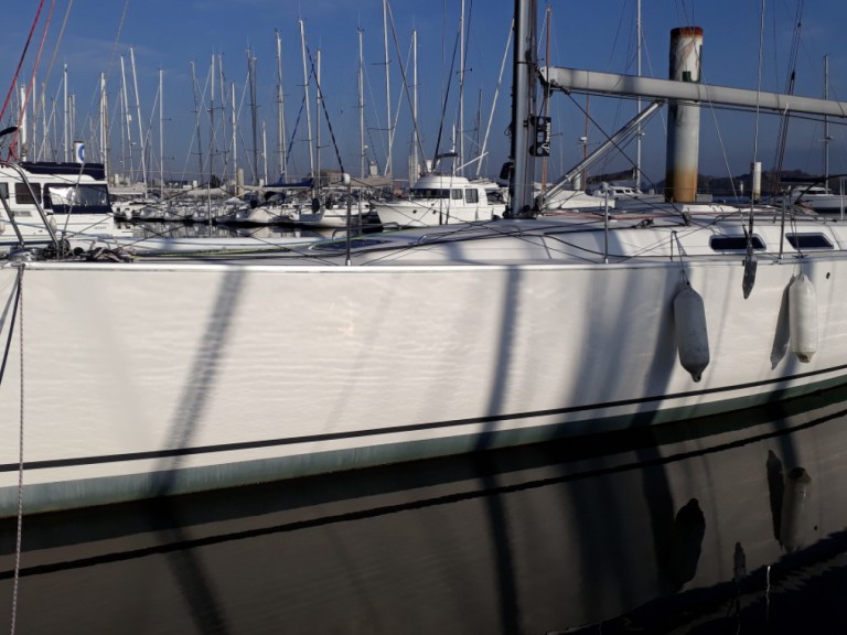 Rent a Hanse Varianta 44 Larmor-Plage