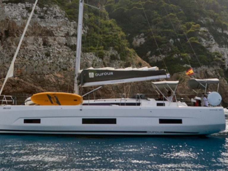 Yacht charter Dénia cheap Dufour 470